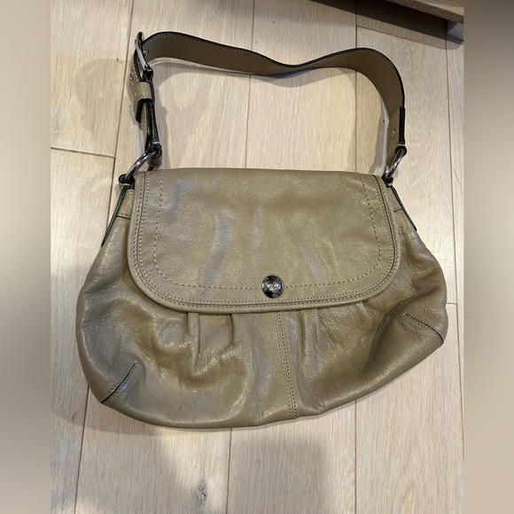 Coach Soho Pleated Tan Leather Flap Shoulder Bag - Picture 1 of 11